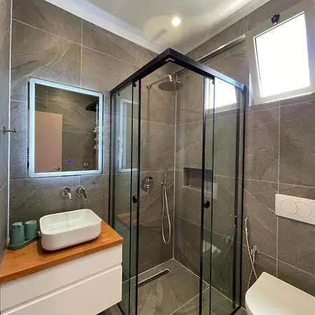 Apartament George Himara