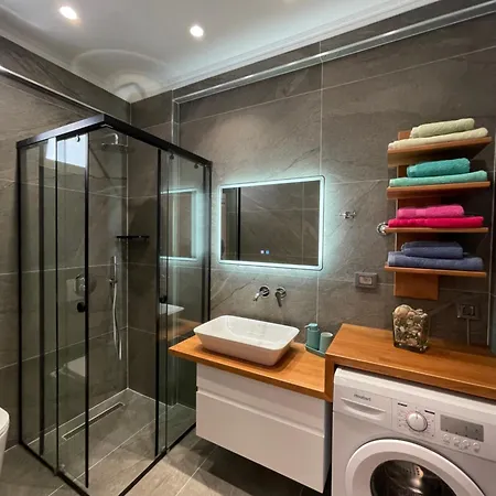 Apartament George Himara