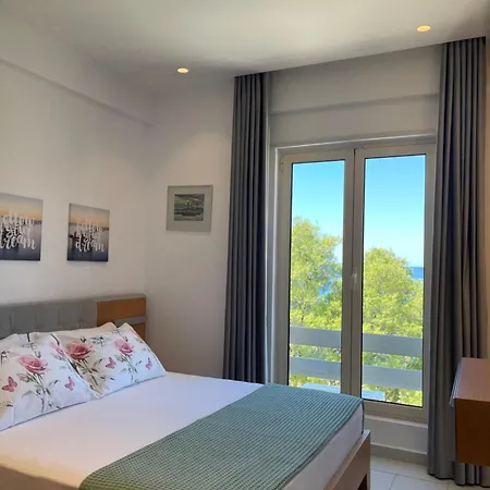 George Appartement Himare