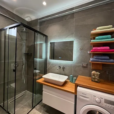 George Apartment Himarë